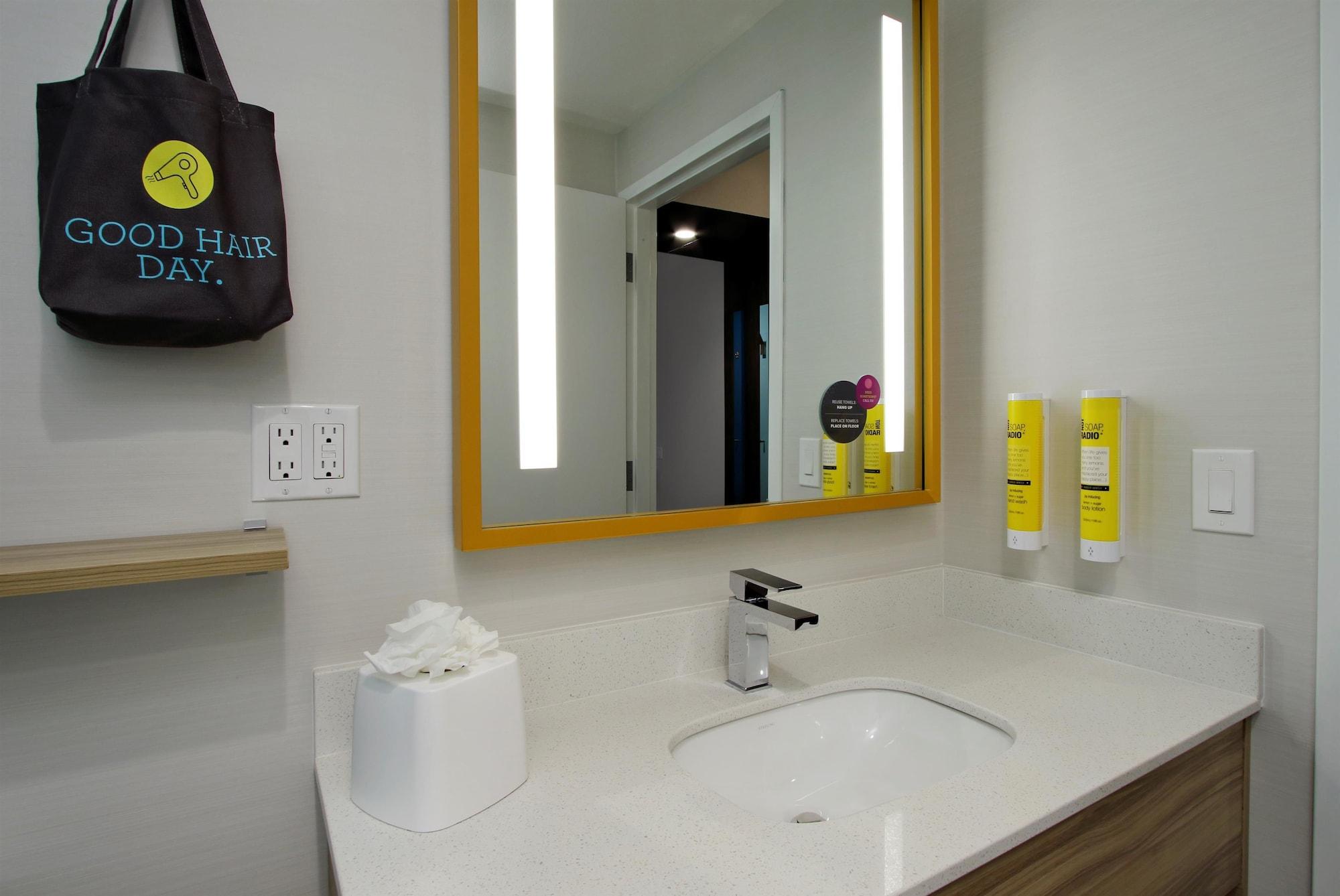 Tru By Hilton Meridian Extérieur photo